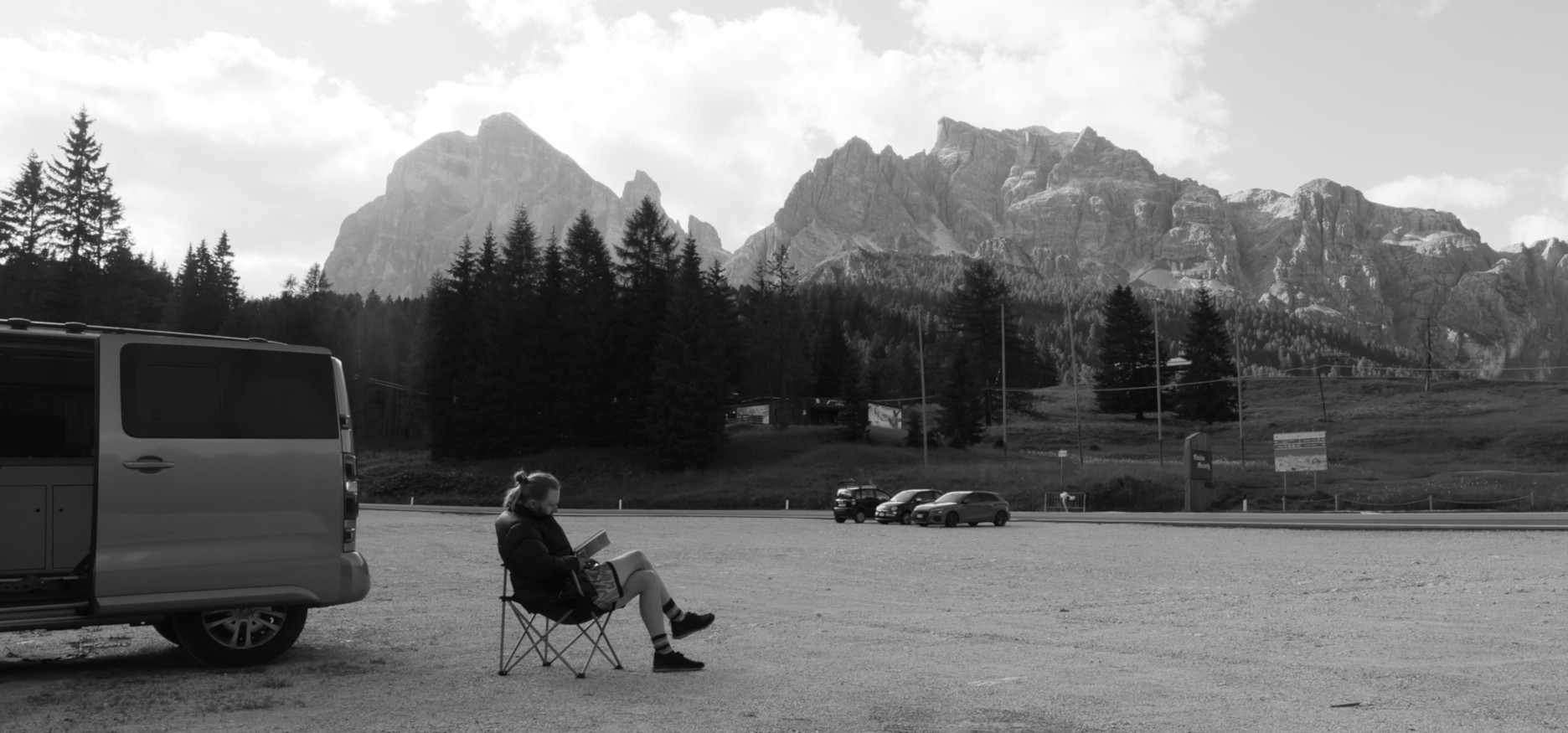 reading with mountains